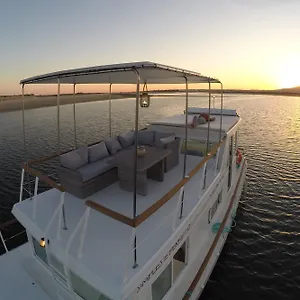 Botel Barco Casa
